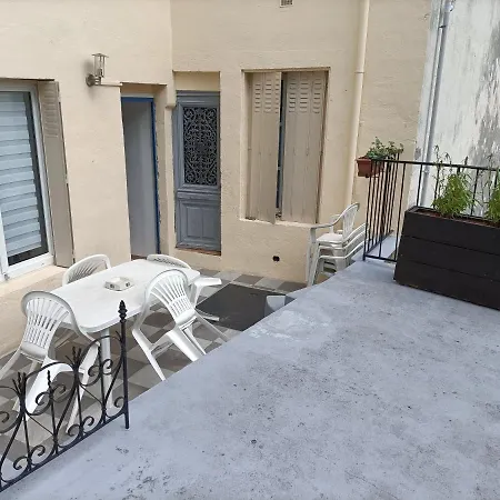 Au Chevet Des Canaux De *