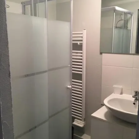 Au Chevet Des Canaux De * Βερντέν